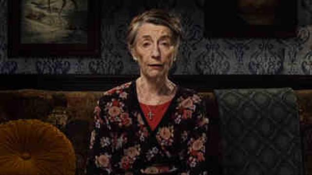 La blonde qui veut appeler sa mère