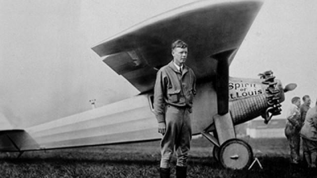 1927: Lindbergh Crosses the Atlantic