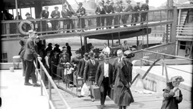 1903: Ellis Island