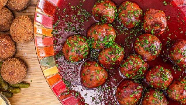 Rach's Turkey & Stuffing Christmas Meatballs + Is There a Gadget To Help Hang Christmas Lights?