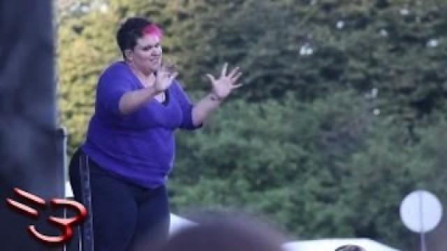 Amazing Sign Language Lady