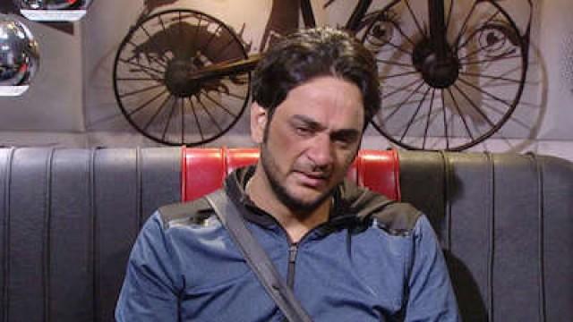 Emotional Vikas decides to quit