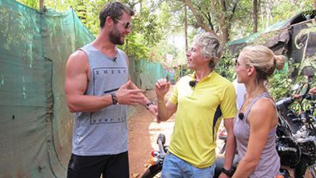 Elsa Pataky and Chris Hemsworth (Himalaya)