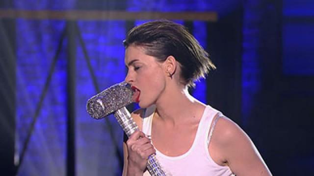 Anne Hathaway vs. Emily Blunt