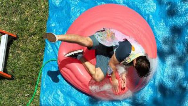 Falling onto a Giant Water Balloon at 12,500fps