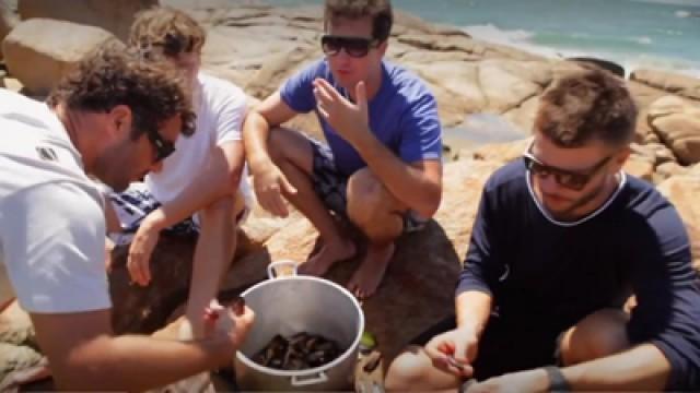 Sopa de Siri, Mexilhão e Tatuí na Fogueira