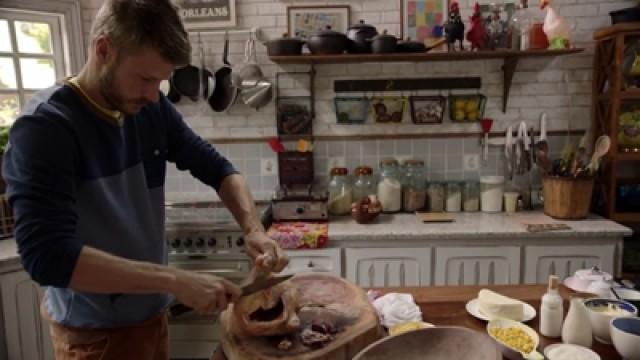 Galinha ao Molho Pardo, Bolinho de Milho e Pudim de Milho