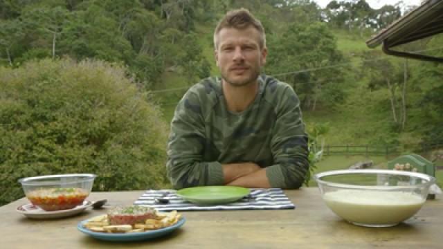 Torta de Carne Crua, Mousse de Chuchu e Sorvete de Kiwi