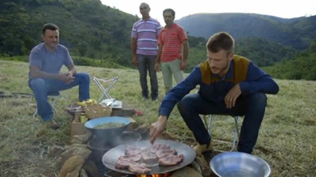 Feijão Tropeiro e Chuleta no Disco