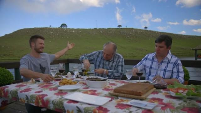 Ensopado de Charque com Lentilha e Bolo de Fubá