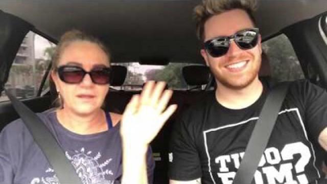 Aquele com a minha mãe