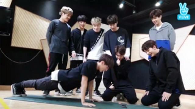 Stray Kids First V LIVE! Exercise Your Body!