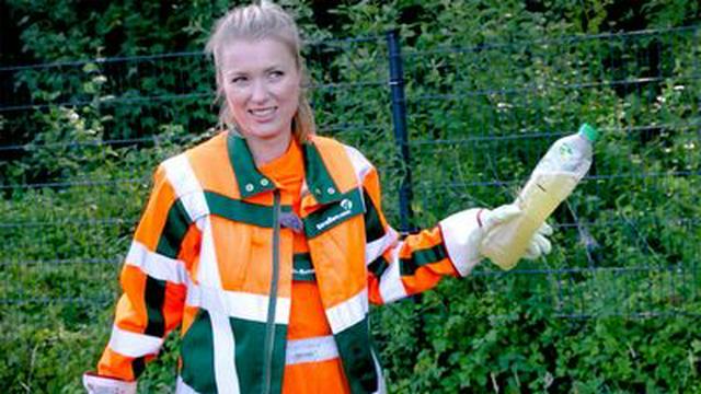 Müllbeseitigung an der Autobahn mit Anni / Synthetische Kraftstoffe und Kraftstoff aus Plastik