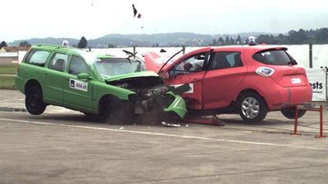 E-Auto Crashtest mit Alex / Scheinwerferpolitur mit Alex / Mazda 3 Diesotto mit Alex