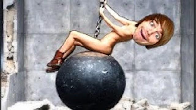 I'M ON A *WRECKING BALL*!