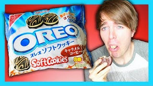 TRYING JAPANESE OREOS!