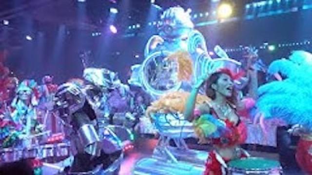 A Trip To The Robot Restaurant (ロボットレストラン)