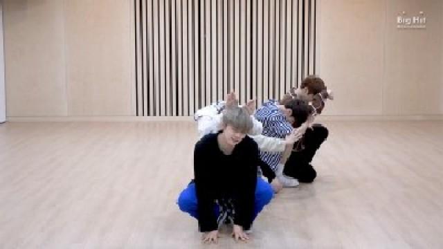 TXT 'Cat & Dog' Dance Practice