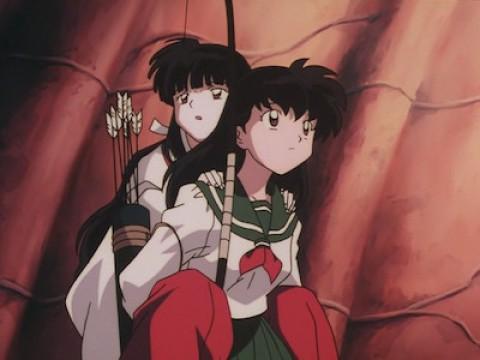 Kikyo y Kagome solas en una cueva