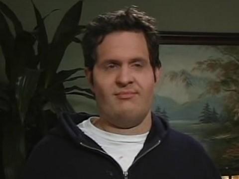 Dennis parece un delincuente sexual fichado