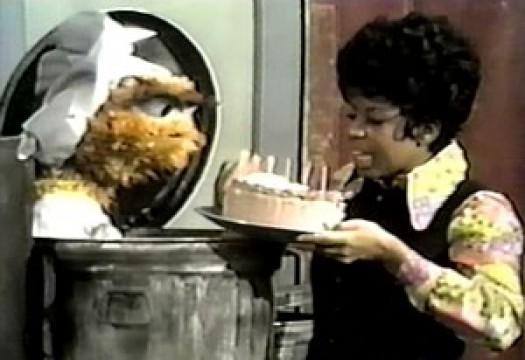 Oscar Bakes a Cake / Mr. Hooper Invents a 10 Machine