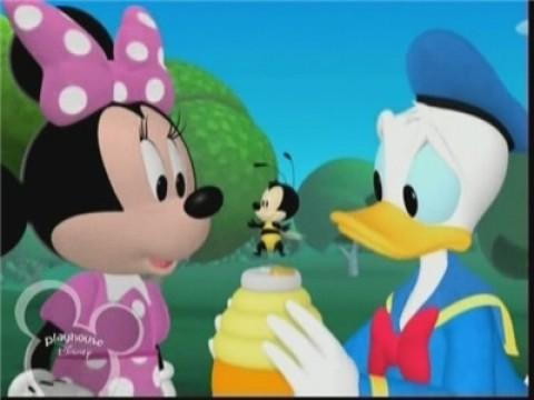 Minnie y la abeja