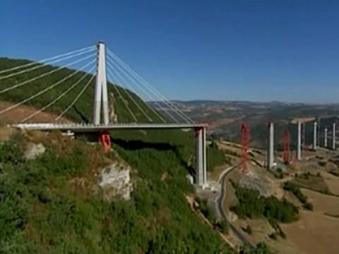 Le viaduc de Millau : les sorciers font le pont