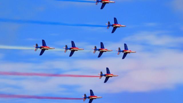 Les acrobates du ciel : les voltigeurs de la patrouille de France