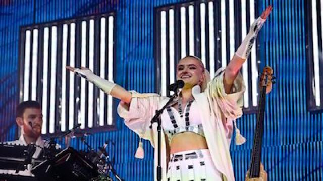 Clean Bandit