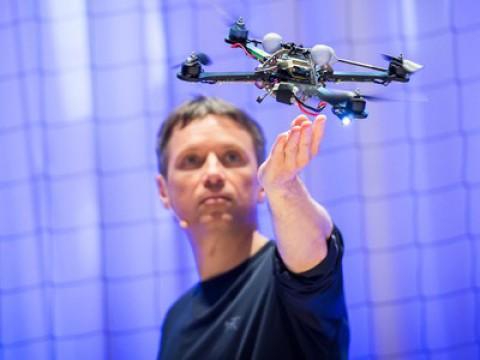 Raffaello D'Andrea: The astounding athletic power of quadcopters