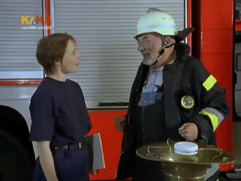 S24E09 - Peter geht zur Feuerwehr