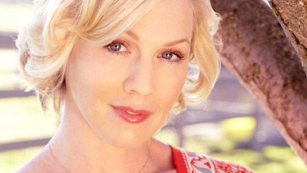 Jennie Garth: A Little Bit Country