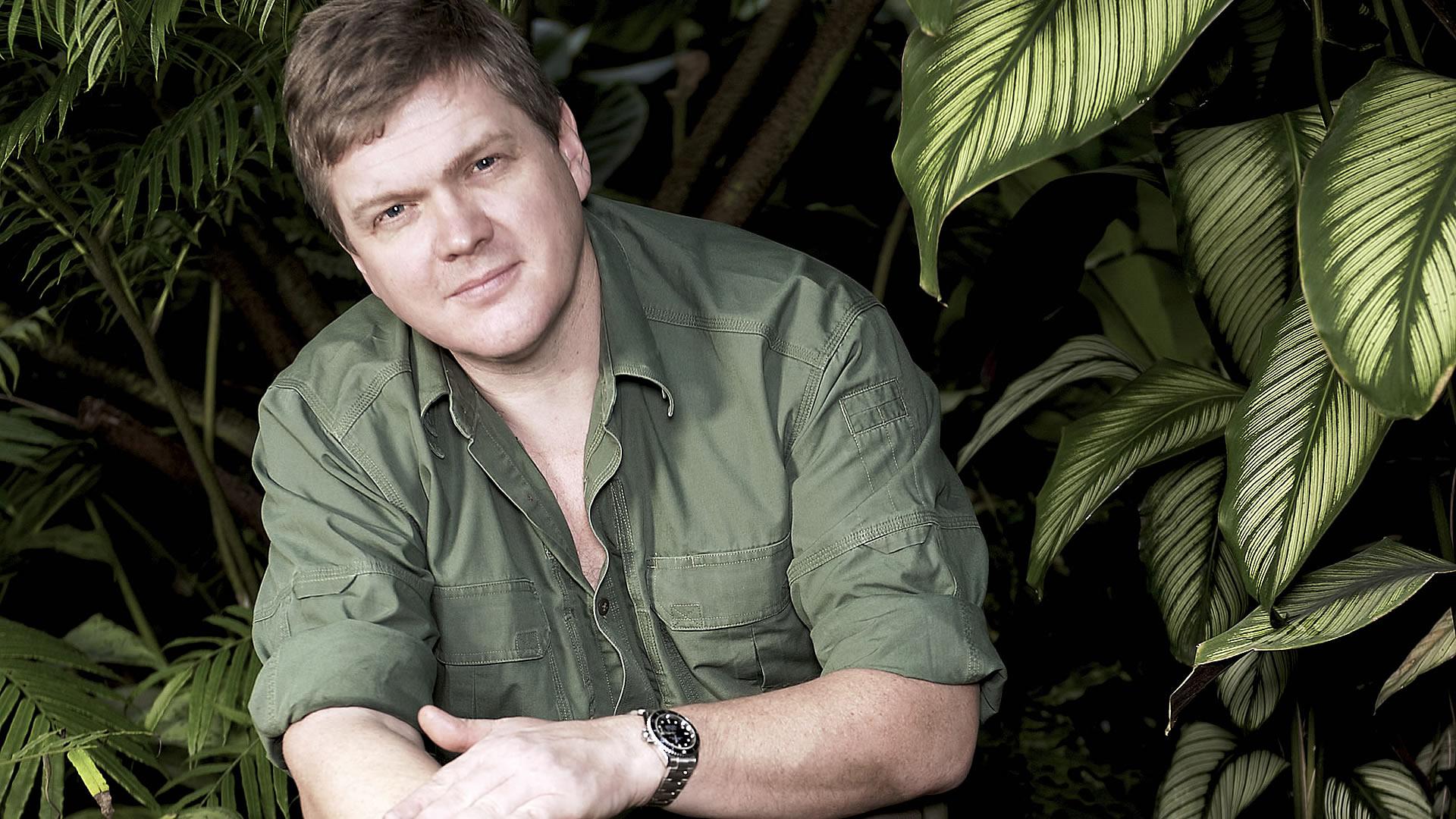 Ray Mears' Country Tracks