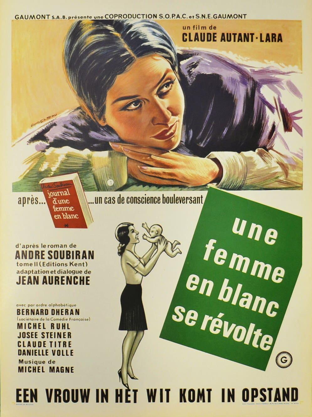 Une femme en blanc se révolte