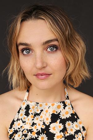 Picture of Chloe Fineman