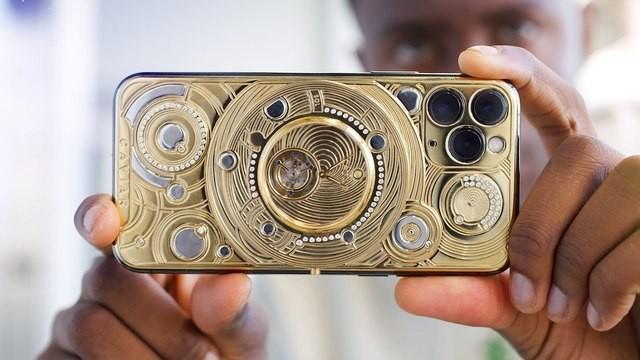 The $100,000 Gold iPhone!