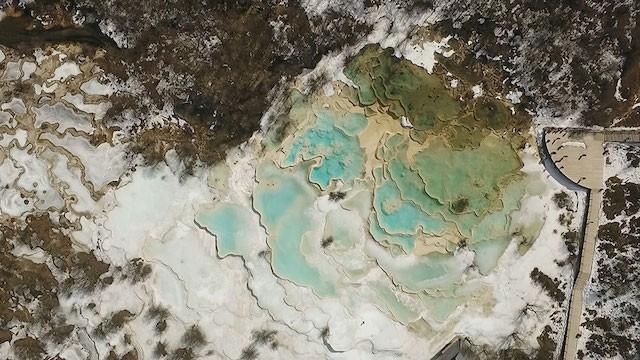 Huang long - Amazing view of the snow! The pond in the sky shining in five colors