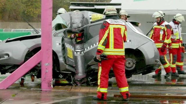 Autodoktoren 21, 19 / Reportage: EAuto Crash mit Andi / Reportage: Dynamit auf Rädern mit Lance