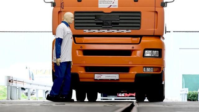 Fahrbericht: Golf 8 mit Andi / Reportage: Crashtest LKW-Fußgänger mit Andi