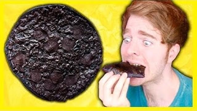 MAKING BLACK PIZZA!