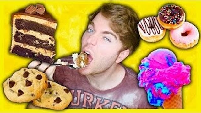 EATING DESSERTS & TALKING ABOUT YOUTUBE DRAMA