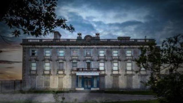 Loftus Hall: Har djävulen flugit genom taket?