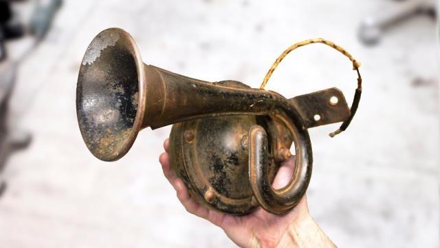 Old Dented Car Horn Restoration - Soviet Resotoration