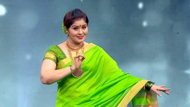 Sudha Chandran Adds Chaar Chaand