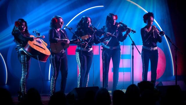 Flor de Toloache: "Ruiseñor" / "No Hay Vuelta Atrás"