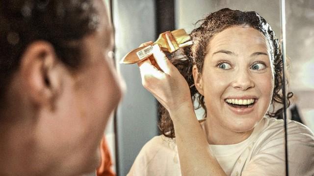 Kotiäiti ahtaa ylikilonsa edustusmekkoon