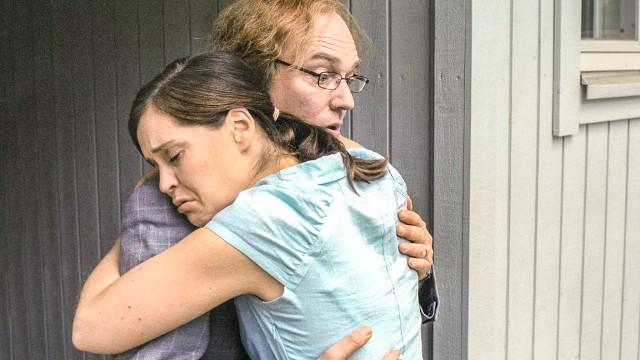 Mikko pitää tulisen presentaation, ja Helenalla on paikat kipeinä