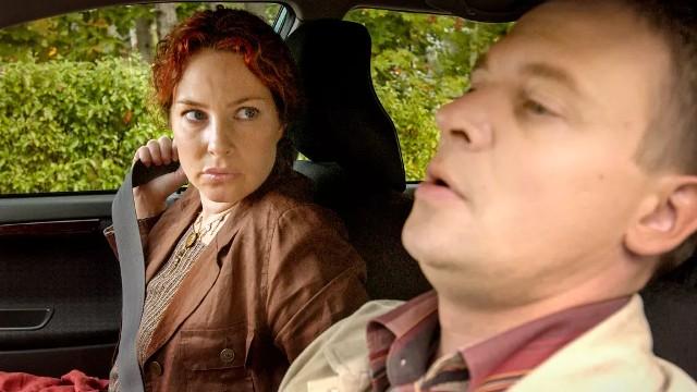 Mies ja vaimo katsovat toisiaan avioliittoleirillä