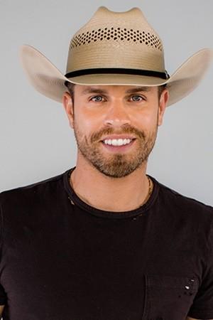Picture of Dustin Lynch
