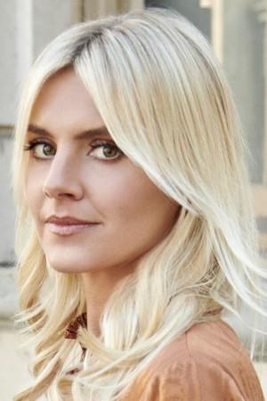 Picture of Eliza Coupe